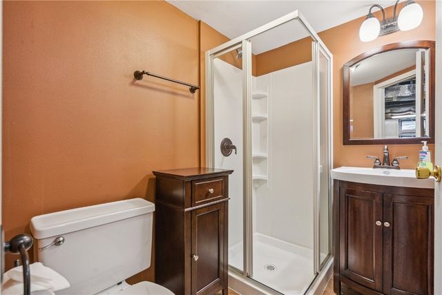 159 26th St NW, Cedar Rapids, IA 52405