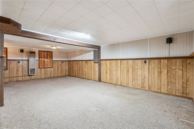 159 26th St NW, Cedar Rapids, IA 52405