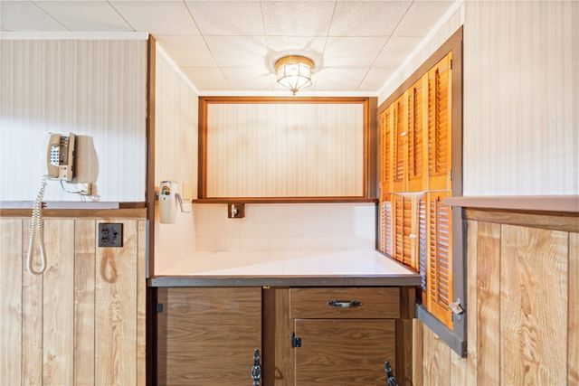 159 26th St NW, Cedar Rapids, IA 52405