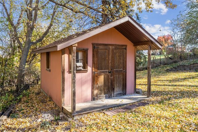 159 26th St NW, Cedar Rapids, IA 52405