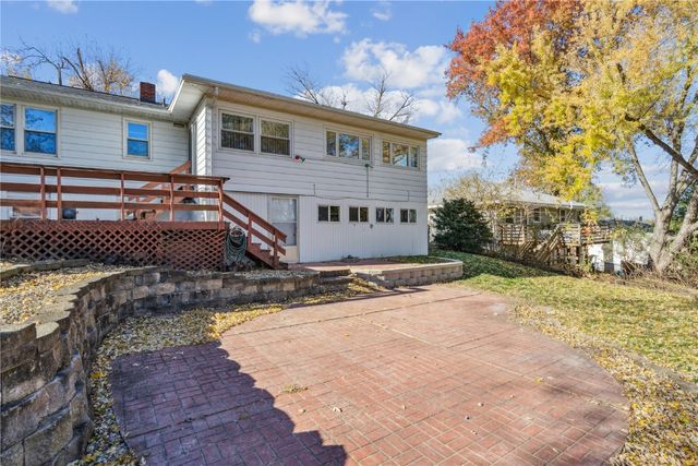 159 26th St NW, Cedar Rapids, IA 52405