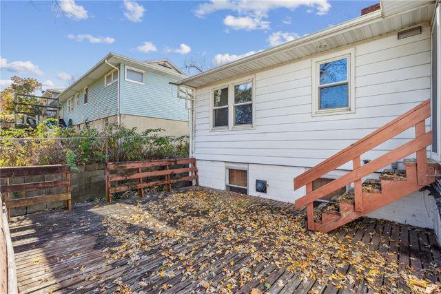 159 26th St NW, Cedar Rapids, IA 52405