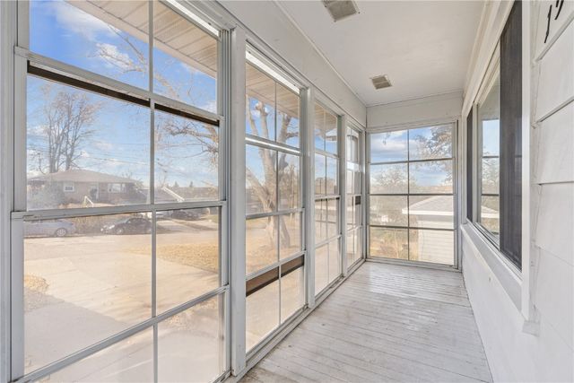 159 26th St NW, Cedar Rapids, IA 52405