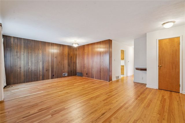 159 26th St NW, Cedar Rapids, IA 52405