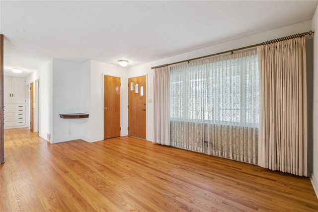 159 26th St NW, Cedar Rapids, IA 52405