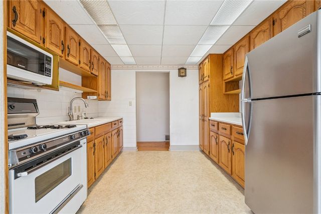 159 26th St NW, Cedar Rapids, IA 52405