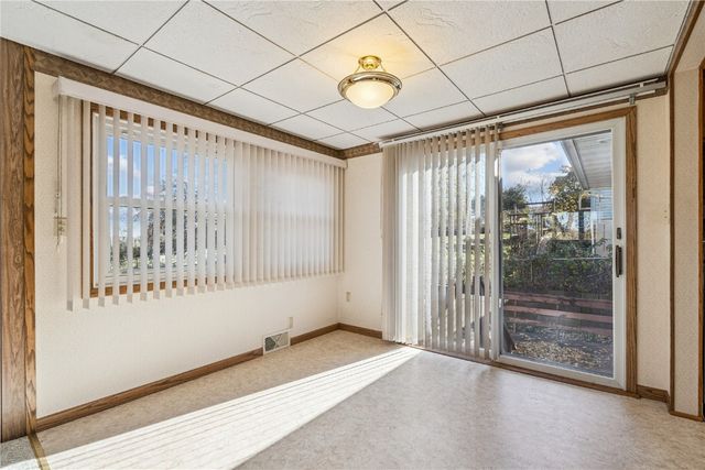 159 26th St NW, Cedar Rapids, IA 52405