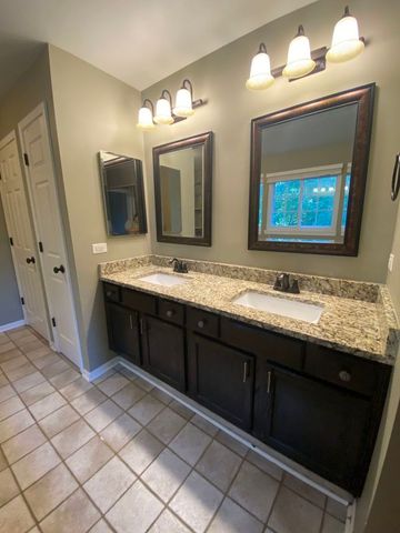 1213 Pennsbury Lane, Aurora, IL 60502