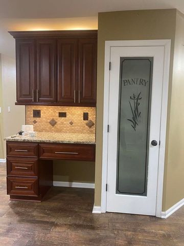 1213 Pennsbury Lane, Aurora, IL 60502