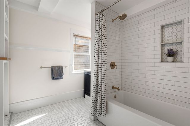 2 Commercial St 3, Marblehead, MA 01945