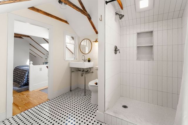 2 Commercial St 3, Marblehead, MA 01945