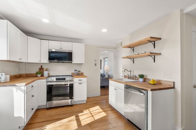 2 Commercial St 3, Marblehead, MA 01945