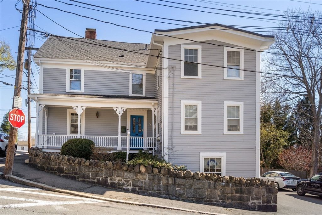 2 Commercial St 3, Marblehead, MA 01945