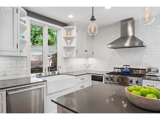5020 Sw HUMPHREY Blvd, Portland, OR 97221