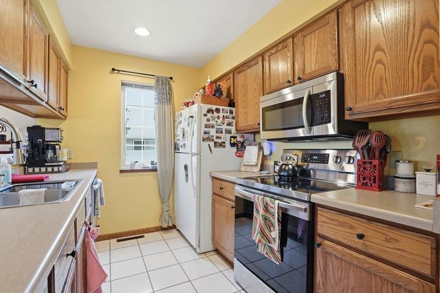 908-910 Greig Trail, Stoughton, WI 53589