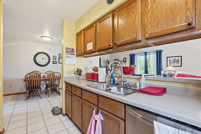 908-910 Greig Trail, Stoughton, WI 53589