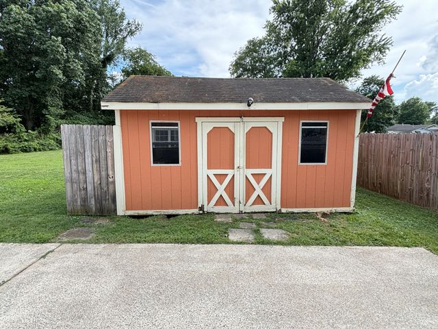 252 Southburn Dr, Hendersonville, TN 37075