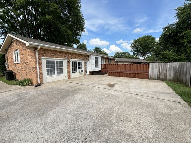 252 Southburn Dr, Hendersonville, TN 37075