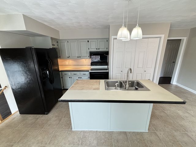 252 Southburn Dr, Hendersonville, TN 37075
