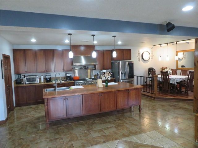 16245 62nd Street, Oskaloosa, KS 66066