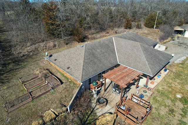 16245 62nd Street, Oskaloosa, KS 66066