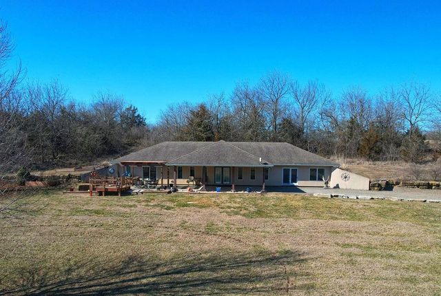 16245 62nd Street, Oskaloosa, KS 66066