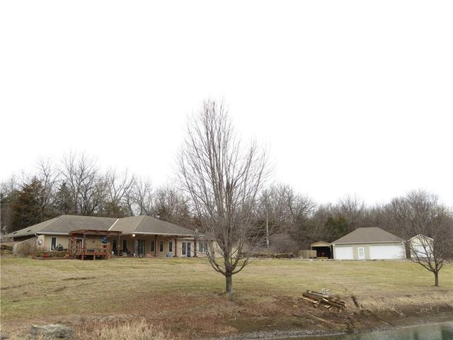 16245 62nd Street, Oskaloosa, KS 66066
