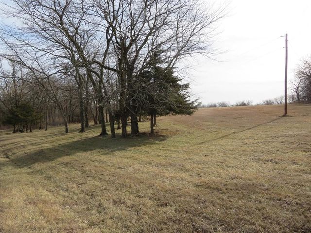 16245 62nd Street, Oskaloosa, KS 66066