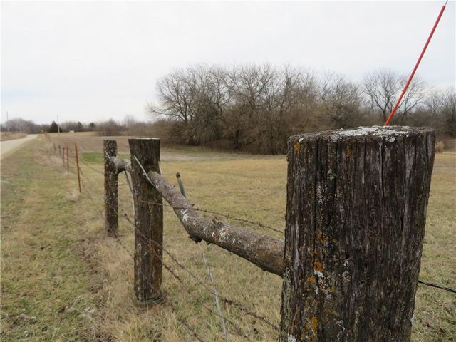 16245 62nd Street, Oskaloosa, KS 66066