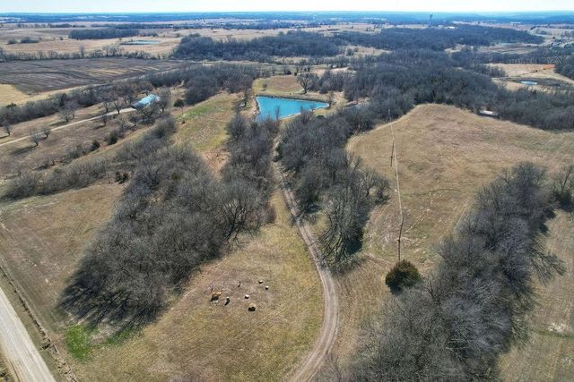 16245 62nd Street, Oskaloosa, KS 66066