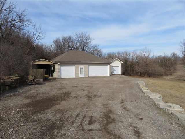 16245 62nd Street, Oskaloosa, KS 66066