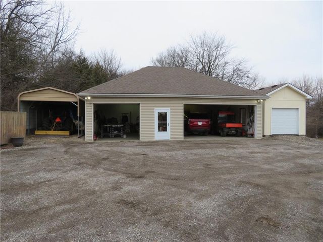 16245 62nd Street, Oskaloosa, KS 66066