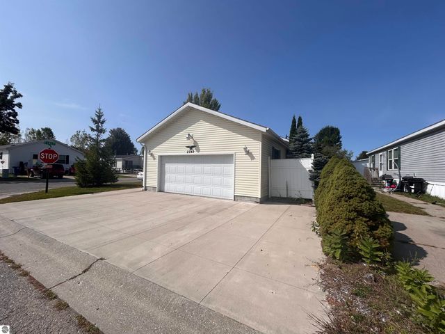 2742 S Sage Drive, Mt Pleasant, MI 48858