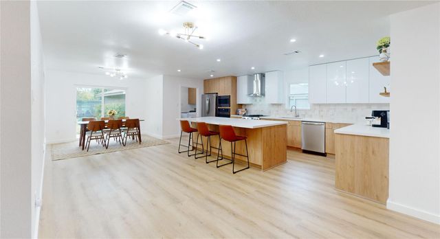 8515 Mullins Drive, Houston, TX 77096