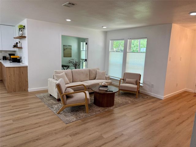8515 Mullins Drive, Houston, TX 77096