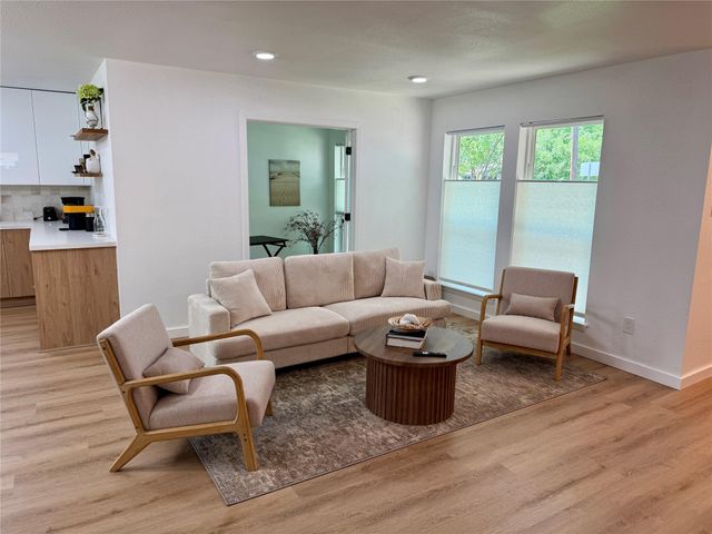 8515 Mullins Drive, Houston, TX 77096