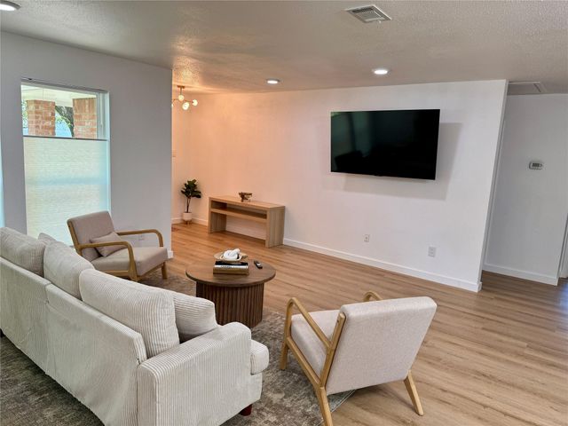 8515 Mullins Drive, Houston, TX 77096