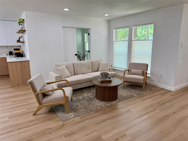8515 Mullins Drive, Houston, TX 77096