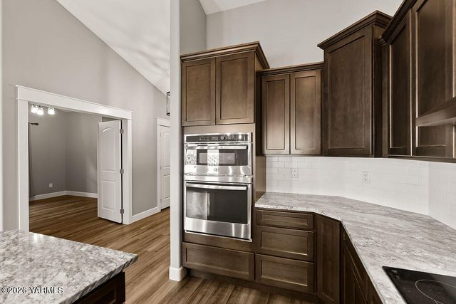 220 N 89th Ave, Yakima, WA 98908