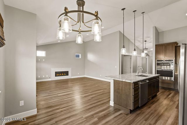 220 N 89th Ave, Yakima, WA 98908