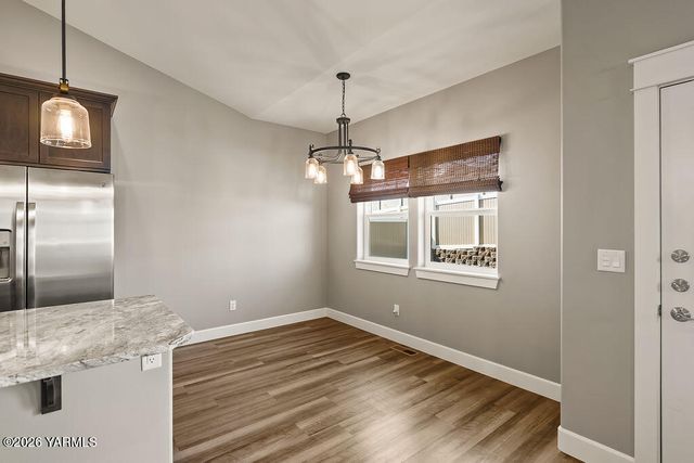 220 N 89th Ave, Yakima, WA 98908