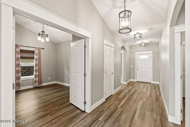 220 N 89th Ave, Yakima, WA 98908