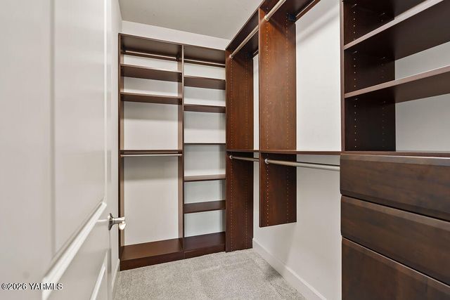 220 N 89th Ave, Yakima, WA 98908