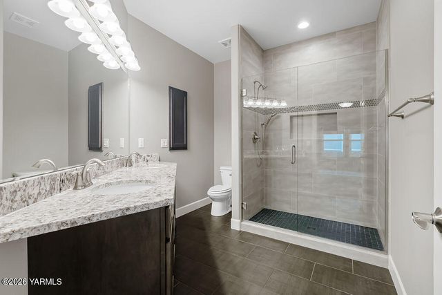 220 N 89th Ave, Yakima, WA 98908