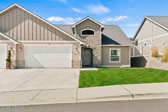 220 N 89th Ave, Yakima, WA 98908