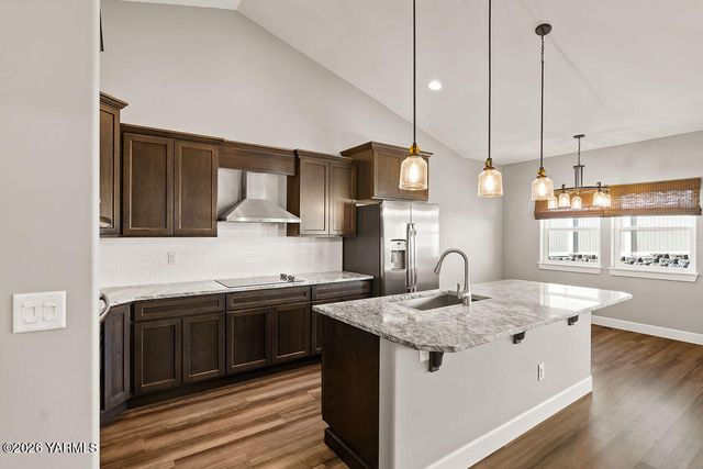 220 N 89th Ave, Yakima, WA 98908