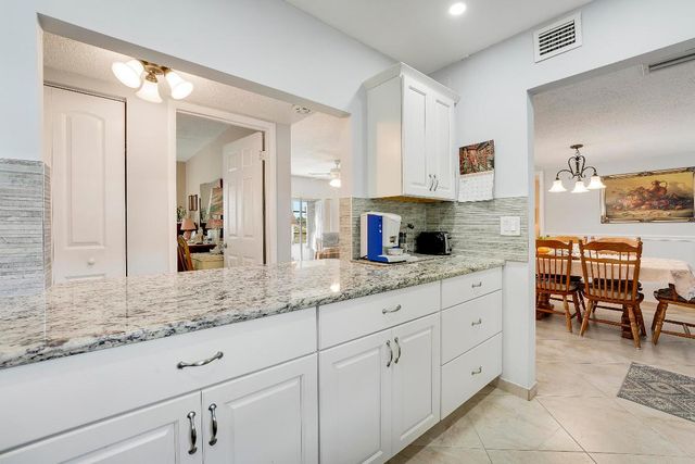 701 Lori Dr Drive 204, Palm Springs, FL 33461