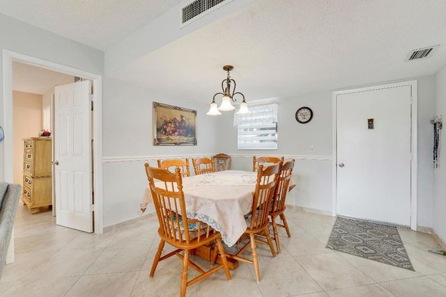 701 Lori Dr Drive 204, Palm Springs, FL 33461