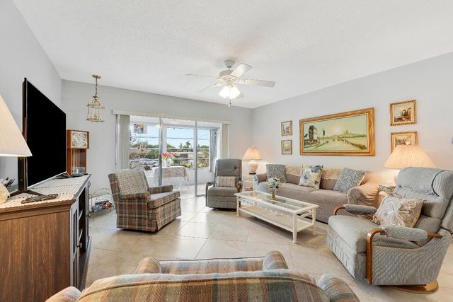 701 Lori Dr Drive 204, Palm Springs, FL 33461