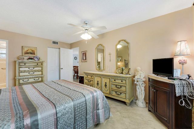 701 Lori Dr Drive 204, Palm Springs, FL 33461